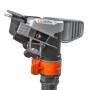 Gardena Premium Rasensprenger mit Schlitten zur Bewässerung großer Rasenflächen.