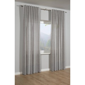 Silbergrauer Bennetti Schal in Leinenoptik mit Gardinenband am Fenster.