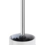 Wenko WC-Garnitur Isera, silber glänzend. WC-Bürste mit weißem Behälter und silbernem Griff.