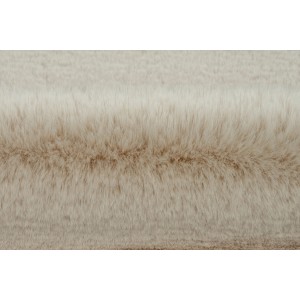 Detailansicht des hochflorigen, elfenbeinfarbenen Teppichs Lalee Heaven 800 (80x150 cm).