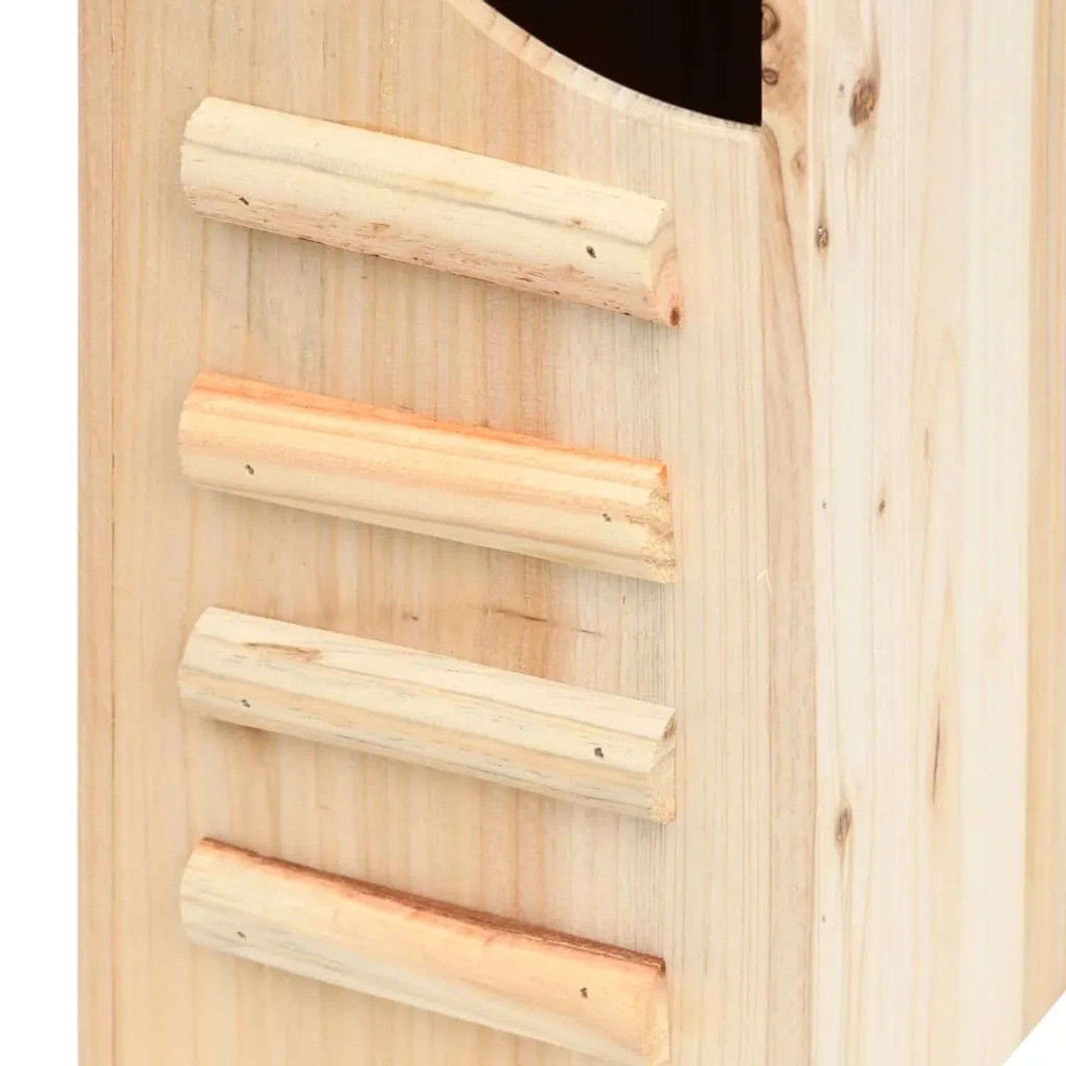 Detailansicht des VidaXL Fledermauskastens aus Tannenholz mit Landehilfen.