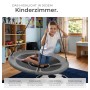 Grau-schwarze Tectake Nestschaukel Swayer mit Kind im Kinderzimmer, max. 120 kg belastbar.