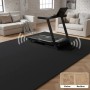 Schwarze Bodenschutzmatte unter Laufband im Wohnzimmer. Dämpft Vibrationen, schützt Holzboden vor Abnutzung.