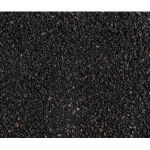 Nahaufnahme von Scherf Basaltsplitt, 2-4 mm, im PE-Sack (25 kg), schwarz.