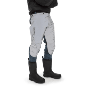 Reflektierende Rainlegs Arctic Beinschützer Gr. XS für kalte Tage, getragen über Jeans und Gummistiefeln.