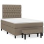Boxspringbett Taupe (120x190 cm) mit Matratze und Bank. Stoffbezug, gestepptes Kopfteil.