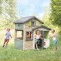Smoby Life Spielhaus Evo Friends mit spielenden Kindern im Garten.