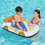 Bestway Poolschwimmer Rennauto mit Kind im Wasser, buntes aufblasbares Schwimmtier.