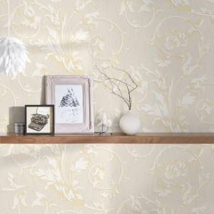 Creme-weiße Vlies Textiltapete mit floralen Ranken für Wohn- und Schlafzimmer.