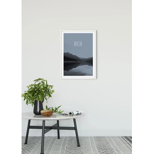 Komar Wandbild Word Lake Steel, 50x70 cm, mit Berg- und See-Motiv im modernen Rahmen.