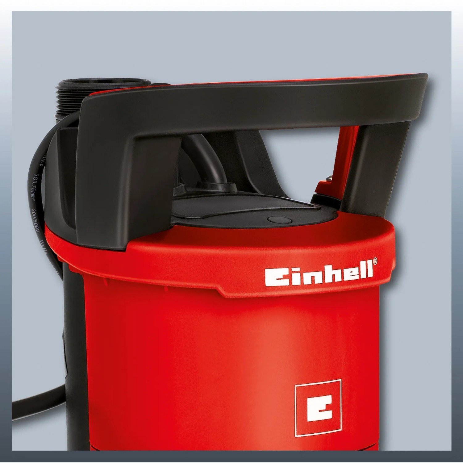 Einhell GE-DP 3925 ECO Schmutzwasserpumpe, rote Elektro-Pumpe mit Tragegriff.