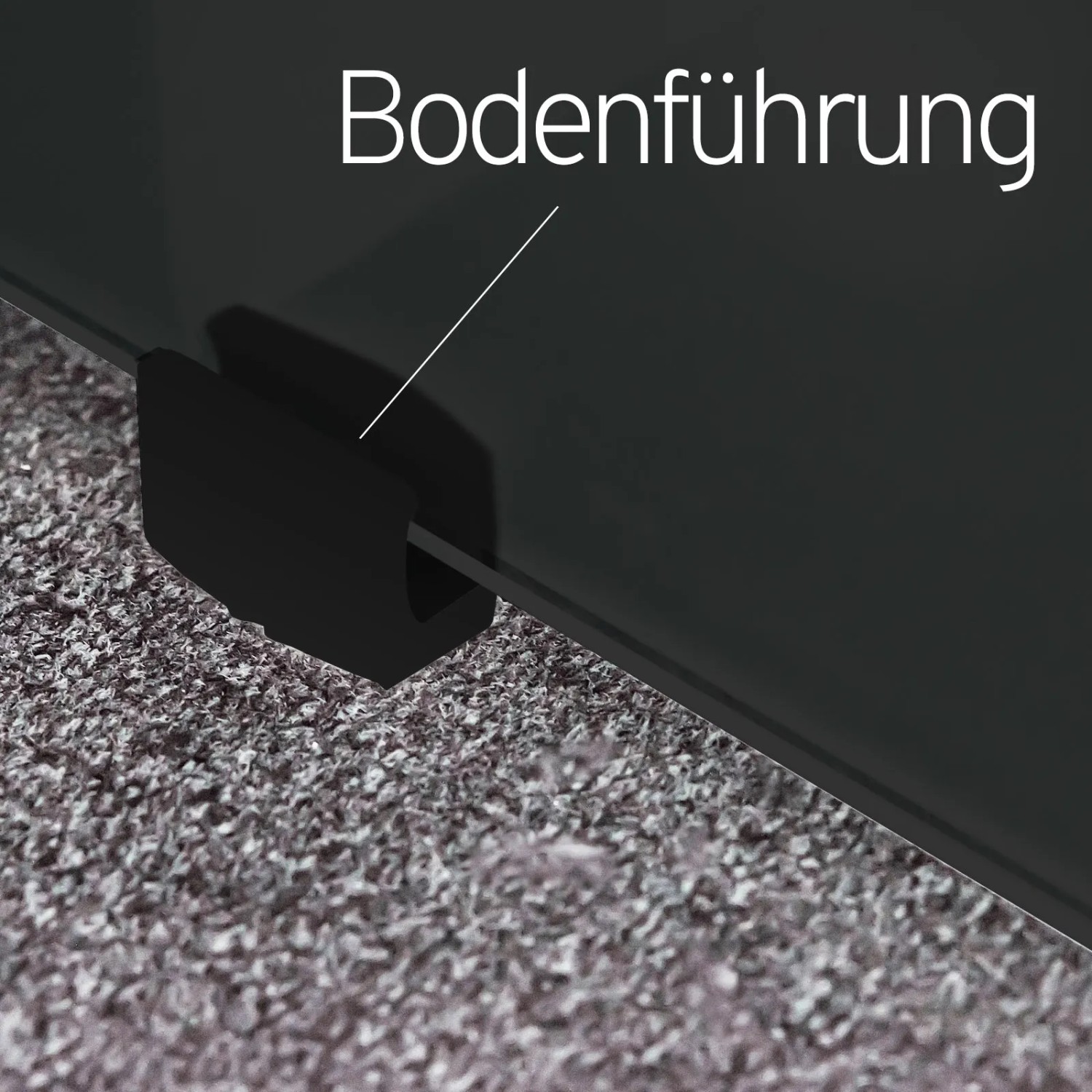Detailaufnahme der Bodenführung für die inova Glasschiebetür mit schwarzen Streifen.