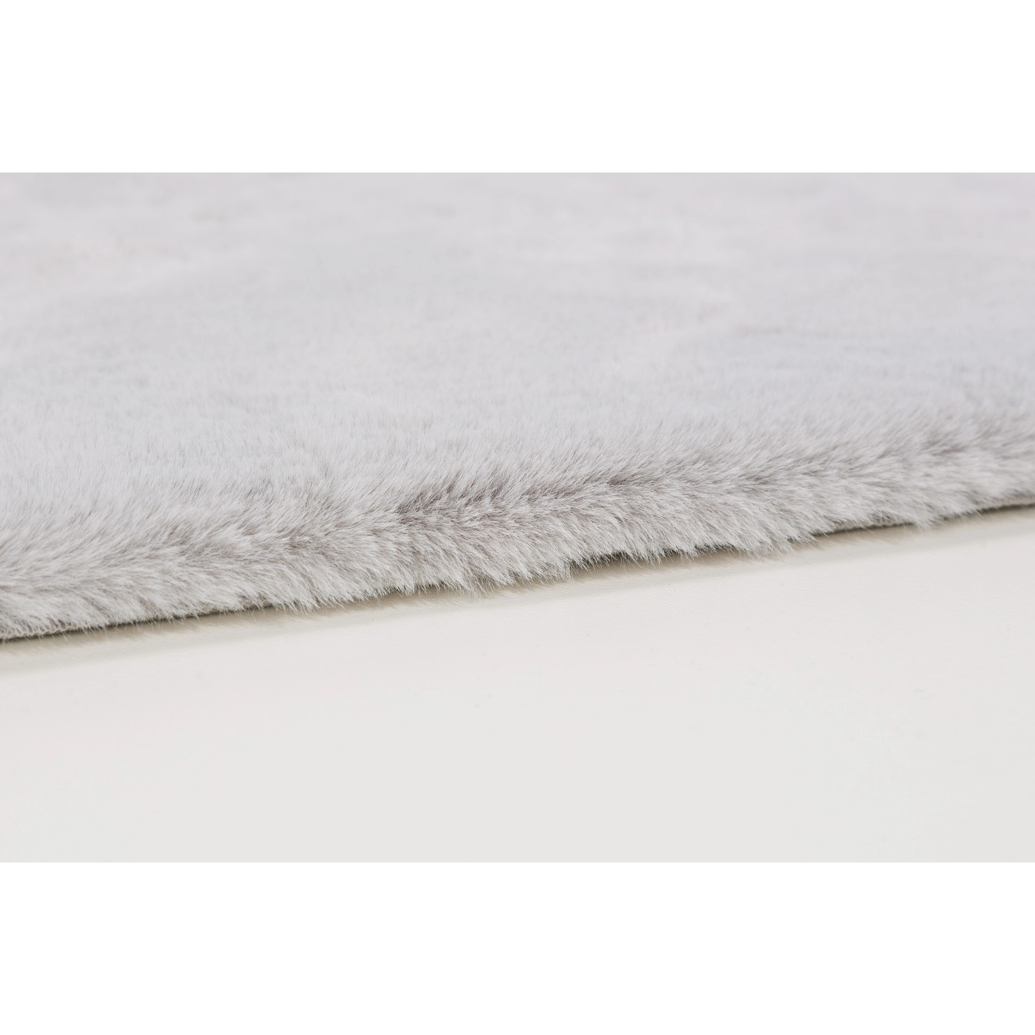 Detailaufnahme: Silberner Schöner Wohnen Badteppich Bali, 60x90 cm, flauschige Oberfläche.