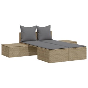 Beige Doppel-Sonnenliege aus Poly Rattan mit grauen Auflagen und Kissen.