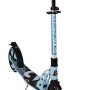 Hellblauer Six Degrees Aluminium Scooter mit Klappmechanismus und Ständer.