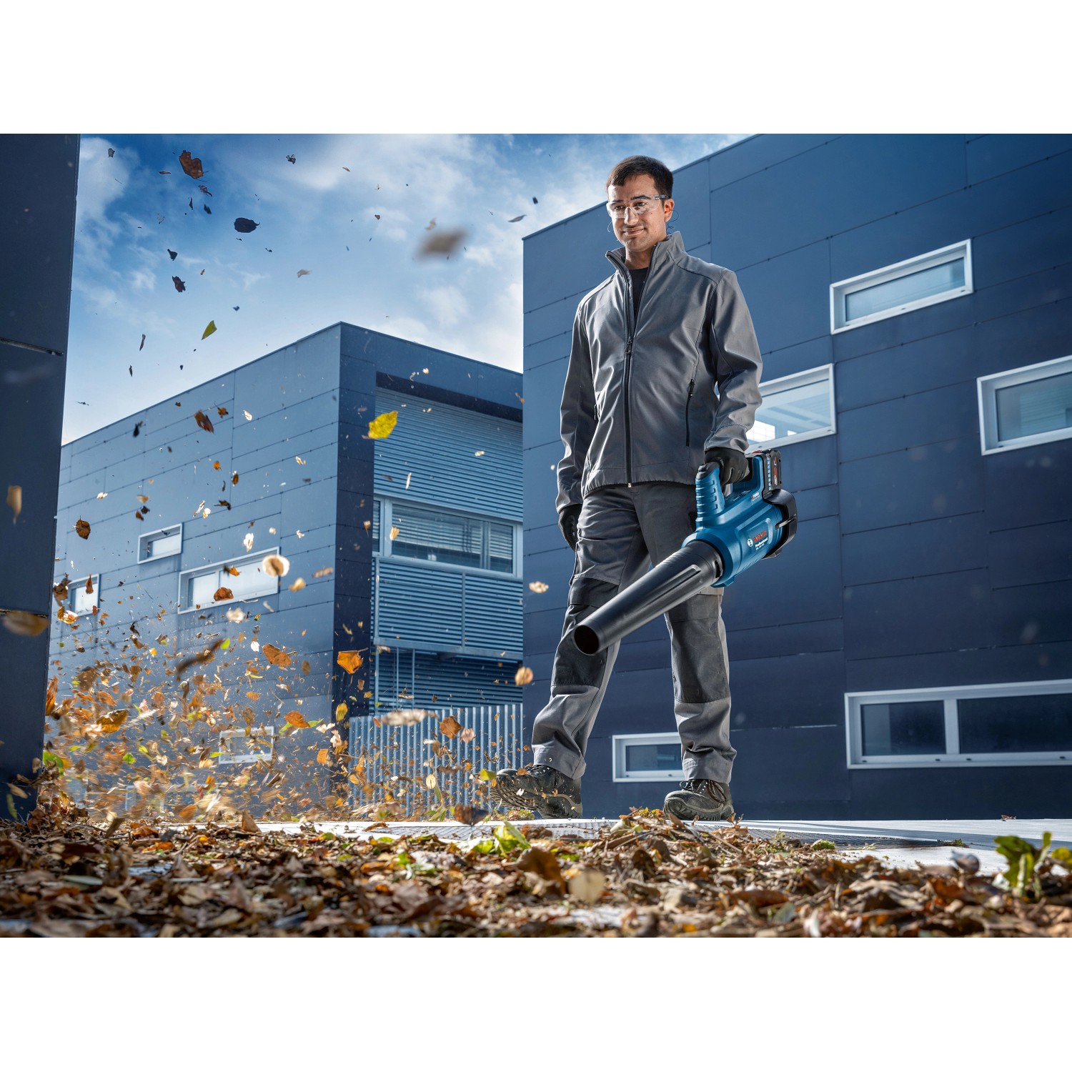 Bosch Professional AkkuLaubbläser GBL 18V750 Solo bei OBI