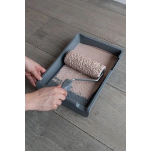 Wallpro Werkzeug-Set mit Farbroller und Farbwanne, ideal zum Wandfarbe auftragen.