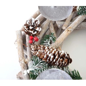 Adventskranz aus Holz, Ø 35cm, mit Kerzenhaltern, Zapfen und Beeren für festliche Weihnachtsdeko.