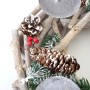 Adventskranz aus Holz, Ø 35cm, mit Kerzenhaltern, Zapfen und Beeren für festliche Weihnachtsdeko.