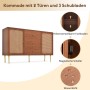 Nussbaum Rattan Kommode mit 2 Türen, 3 Schubladen, goldfarbenen Beinen und verstellbarem Fachboden.