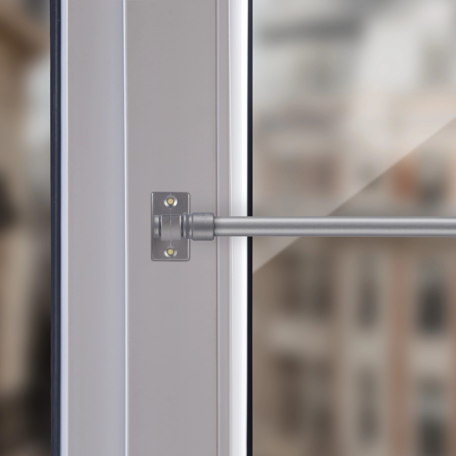 Bestlivings Cafehausstange, matt silber, 75-125 cm, am Fenster montiert.