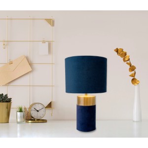 Blaue Näve Tischleuchte Bordo (32 cm) mit goldenem Fuß auf einem Schreibtisch.