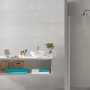 Badezimmer mit Grosfillex Wandverkleidung Element Compact Beton Weiß, 120x37,5 cm.