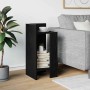 Schwarzer vidaXL Beistelltisch mit 2 Ablagen, 25,5x27x60 cm, neben Sofa.