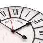 Detailansicht der Wall-Art Wanduhr mit römischen Zahlen, Ø 40 cm, in Schwarz-Weiß.