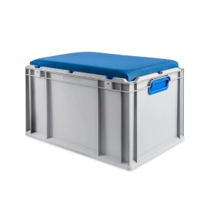 Graue Eurobox NextGen Sitzbox mit blauem Sitzkissen, 65 Liter Volumen.