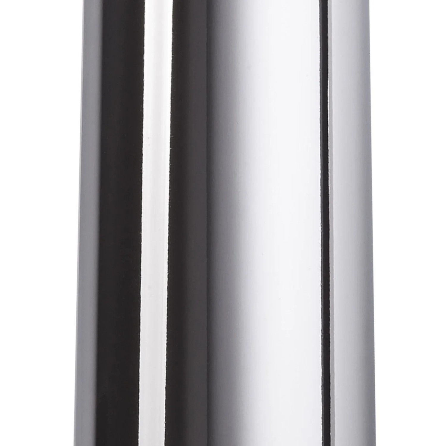 Nahaufnahme eines glänzenden, zylindrischen SOTECH Möbelfußes JIMMY aus poliertem Chrom, Ø50 mm.