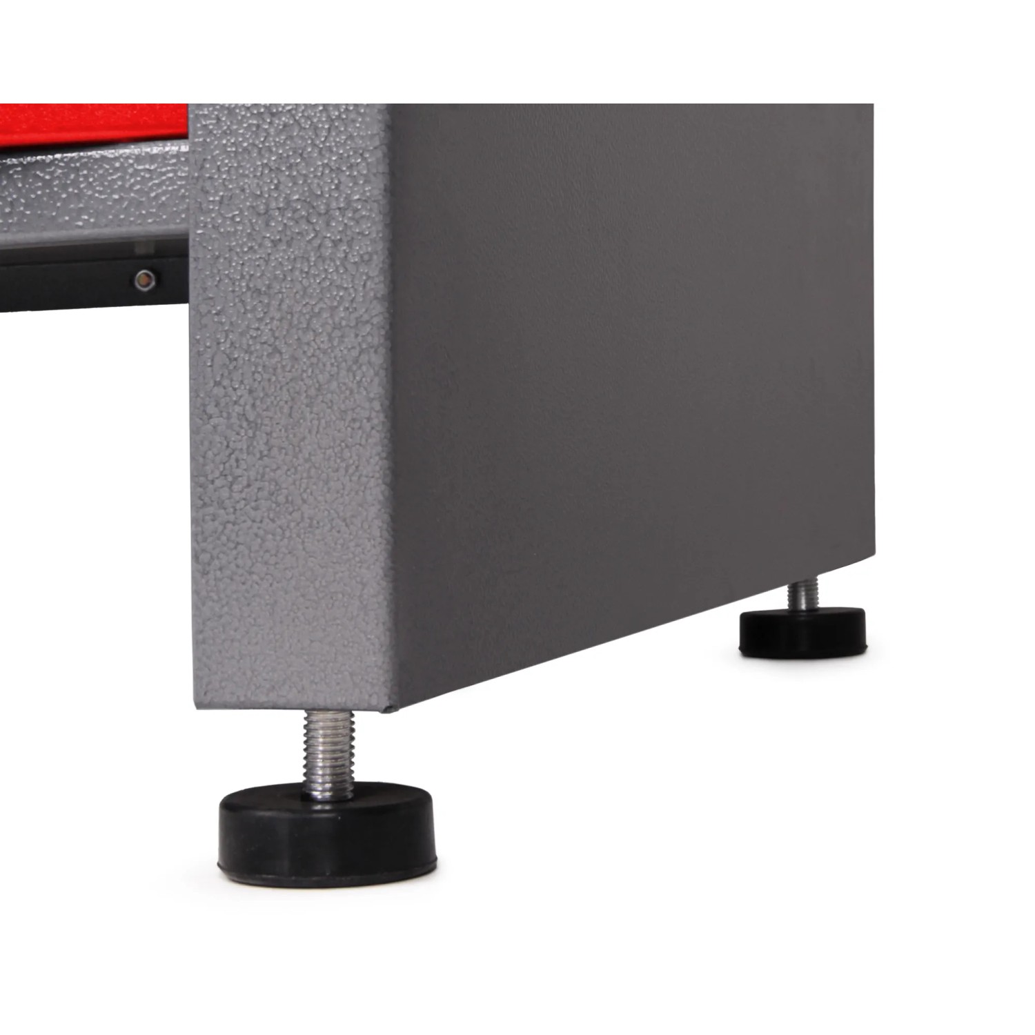 Detailaufnahme der verstellbaren Füße der roten Ondis24 Werkbank Harry 160 cm.