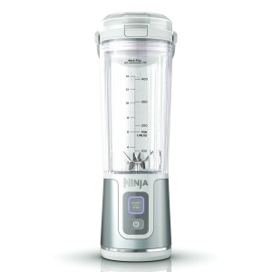 Kabelloser Ninja Mixer Blast BC151EUWH in Weiß, ideal für Smoothies und Shakes unterwegs.