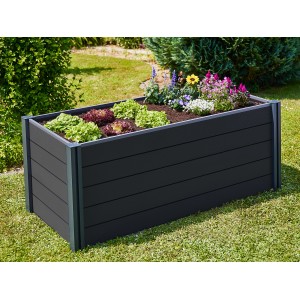 Dunkelgraues Gutta Hochbeet Elevada WPC (78x80x200cm) mit Salat und Blumen bepflanzt.