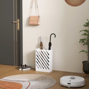 Weißer HOMCOM Schirmständer mit 4 Haken und Auffangschale für Regenschirme im Flur.