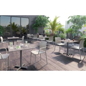 Weißer Papatya Sessel Fame-K aus Polypropylen für den Garten- oder Terrassenbereich.