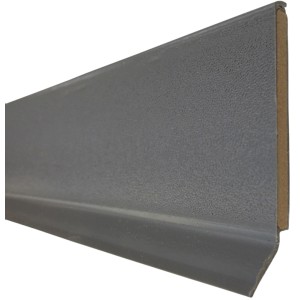 Graue System 9 Kernsockelleiste, 60 mm hoch, 2550 mm lang. Detailaufnahme der Oberfläche und Form.