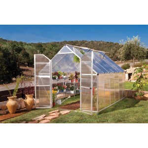 Silbernes Palram Canopia Essence Gewächshaus (229x244x367cm) mit geöffneten Türen im Garten.