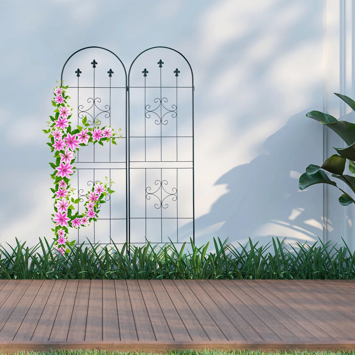Dunkelgrünes Rankgitter 2er Set aus Eisen mit Rundbogen und Ornamenten, für Kletterpflanzen im Garten.