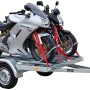 Stema Motorradtransporter Classic MT 750 BS 3 mit zwei Motorrädern, Autoanhänger für sicheren Transport.