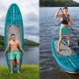 Bestway SUP Board-Set Aqua Drifter mit Sitz, 335cm, mit Paddler an Land und auf dem Wasser.