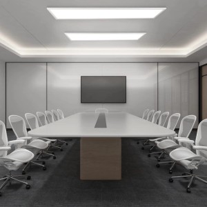 ZMH LED Deckenpanel 120x30 cm, dimmbar, in modernem Konferenzraum. Rechteckige Deckenleuchte für helle Ausleuchtung.