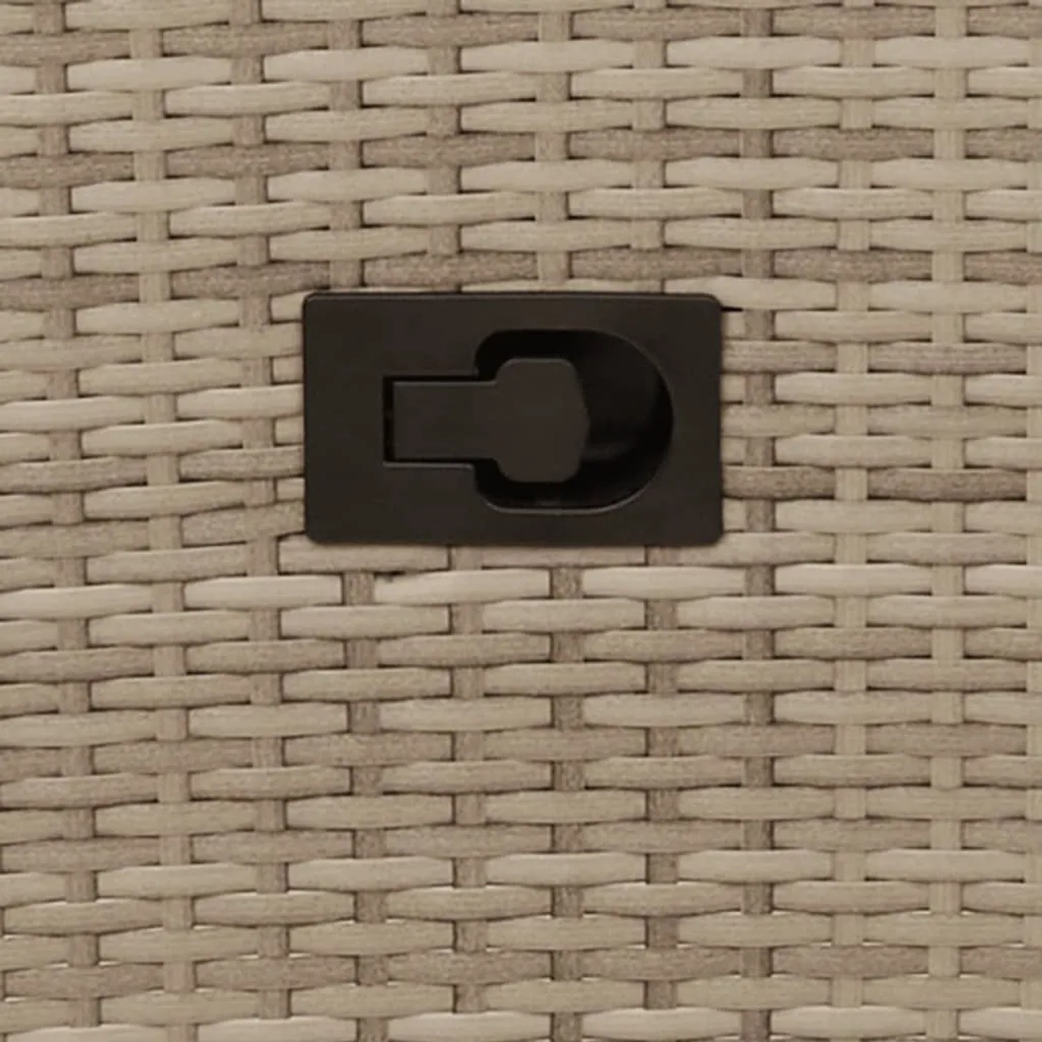 Detailaufnahme: Verstellmechanismus des beigen vidaXL Gartensessels aus Polyrattan.