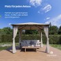 Beiger Blumfeldt Mondo Gartenpavillon mit Stahlrahmen und Vorhängen im Garten.