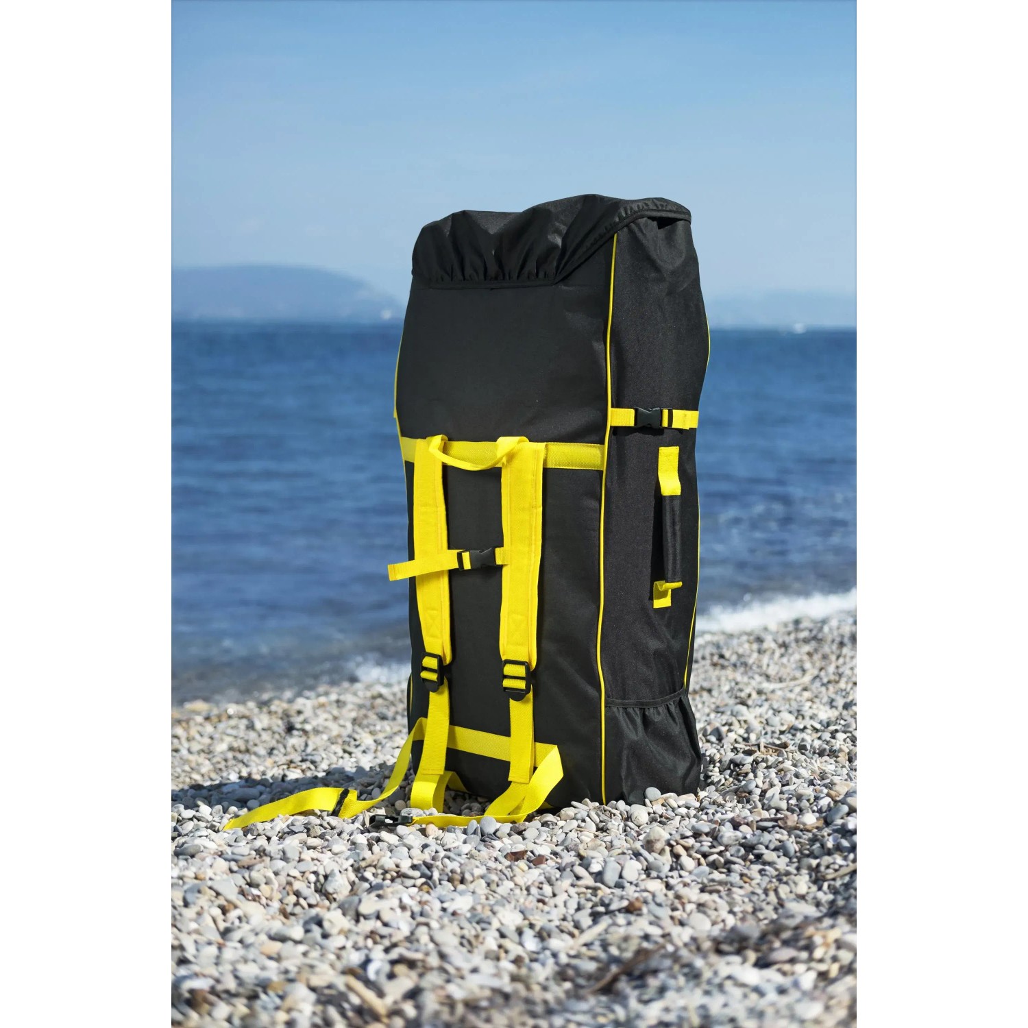 Bestway SUP Fast Touring Board-Set im Transportrucksack, schwarz mit gelben Gurten.