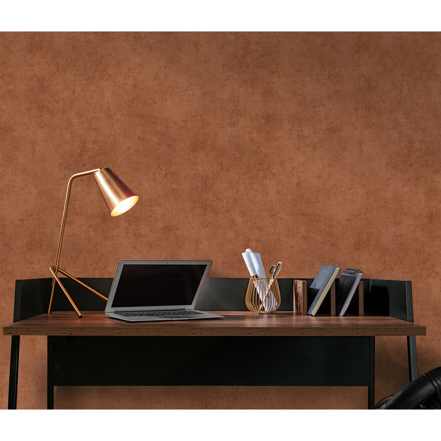 Erismann Vliestapete Elle Decoration 4 Shiny Concrete Terracotta im Arbeitszimmer.