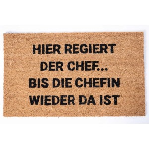 Jet-Line Fußmatte Regina aus Kokos mit Aufdruck 'Hier regiert der Chef…'. Rutschfester Schuhabstreifer, 45x75 cm.