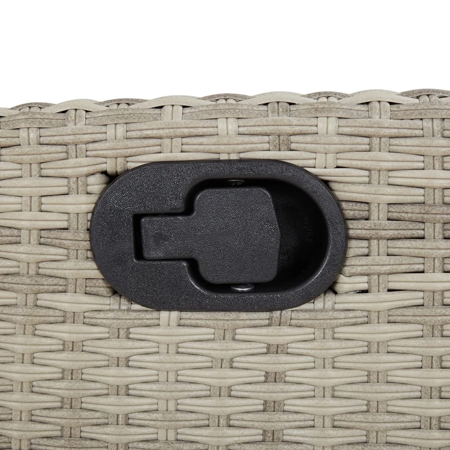 Detailaufnahme: Verstellmechanismus eines hellgrauen Poly Rattan Gartenstuhls der vidaXL Essgruppe.