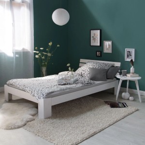 Weißes Holzbett 90x200 cm mit Lattenrost und Bettkasten im Schlafzimmer.