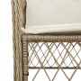 Detailansicht eines beigen Poly Rattan Gartenstuhls mit cremefarbenem Kissen der vidaXL Essgruppe.